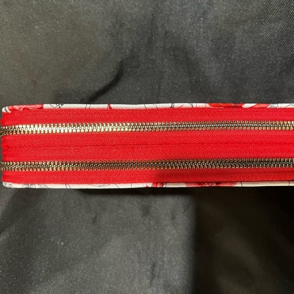 White and Red Floral Bird Pattern Clutch Bag - Picture 3 of 5